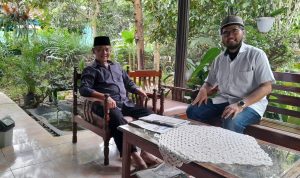 Budayawan dan sastrawan asal Banyumas, Ahmad Tohari dan Hanan Wiyoko